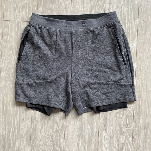 Lululemon Shorts with liner - Picture 2 of 4